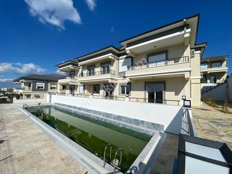 Çözüm İnşaat 'dan Satılık Sıfır Havuzlu Lüks Daire