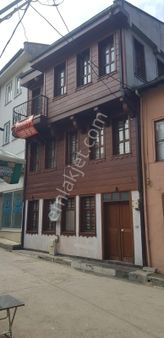 Altıparmak'ta 3 Kat 3 Daire 6 Oda+3 Salon Komple Kiralık Bina