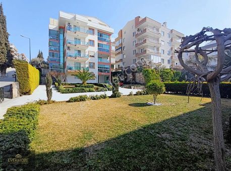 Kuşadası'nda Deniz Manzaralı Doğalgazlı Satılık 3+1 Daire