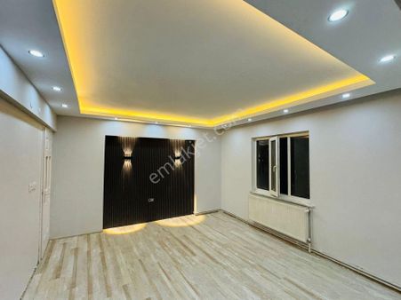 Ender Uysal Gayrimenkulden 15 Mayısda İçi Yenilenmiş 3+1 Satılık Daire...