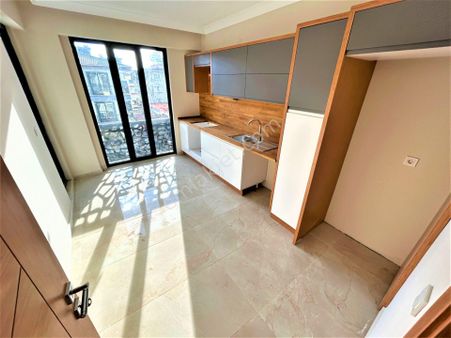 🛑aktiften Akçayın En Nezih Muhitinde Öncephe Şık Tasarımlı Yerden Isıtmalı Deprem Etütlü 2+1 Daire