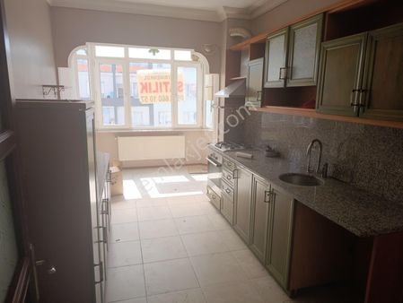 Beylikdüzü Adakentte Satılık Çift Cepheli Arakat 3+1 Daire