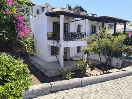 Gültan Sitesinde En Ön Sıra Köşe Dubleks Villa