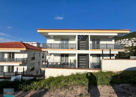 Muğla/milas/güllük Merkez'de Düz Ayak Girişli 2+1 Satılık Geniş Ve Ferah Daire