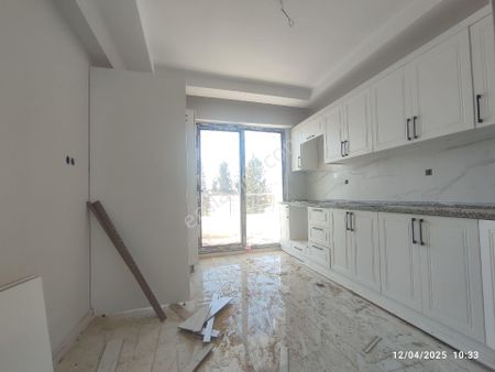 Alitaşı Mahllesi Gölbaşı Caddesinde Satılık 2+1 Ofis