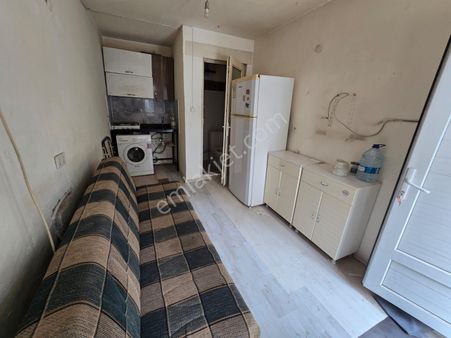 Balçovada Metro Ve Anayol Yakını Satılık 18 M.kare Dükkan