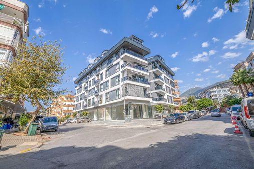 Alanya Hacet Akça Pastanesi Karşısı Kiralık 200 M² Sıfır Dükkan