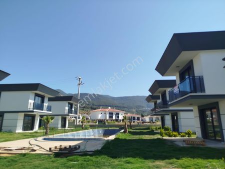 Kelepirr Kuşadası Davutlar'da Havuzlu Müstakil 2+1 Yazlık Villa