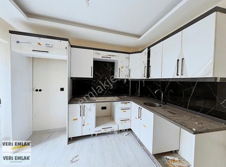 Veri'den Kent Merkezinde Yeni Binada Sıfır Kelepir 1+1 Daire!