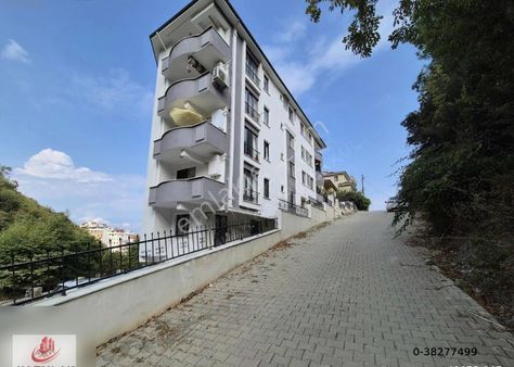 Ay Emlak'tan Çınarcık Esenköy'de Doğa Manzarlı 2+1 Daire