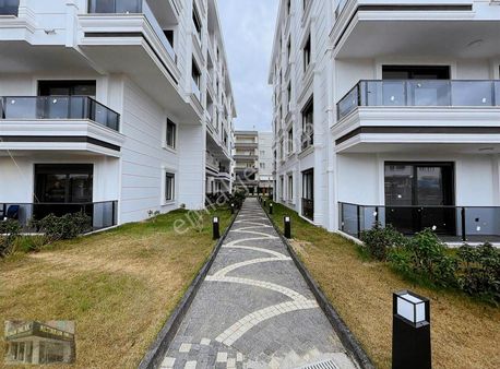 Sarımsaklı'da Yüzme Havuzlu Sitede 2+1 Satılık Yazlık