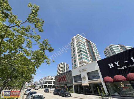 Öğretmenler Bulv. Begoviç Girşine Yakın 400+400 Satılık Dükkan