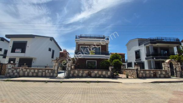 Didim, Altınkum, Yeşilkent'te Denize Yürüme Mesafesinde, Satılık, 4+1, Tam Müstakil, Havuzlu, Villa