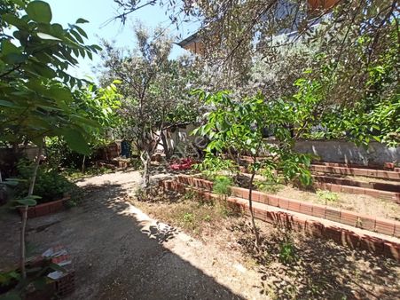 Menderes Merkezde Konum Olarak En Güzel Yerinde Satılık Arsa