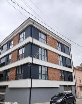 Eskişehir Çamlıca Mahallesi Fatih Camisi Yakını Köşe Bina Çift Balkonlu 2+1 Geniş Daire Asansörlü