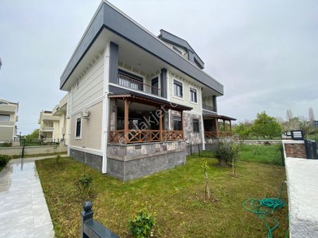 Irmaksudan Altınoluk Da Denize 100 Metre Lüks 4+1 Villa