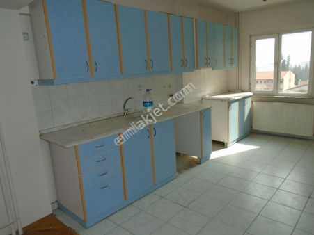 Pelitlibağ Mah.(on Nisan Işıkları)cadde Üstünde,2+1,126m2.merkezi Doğalgaz Kal.asan.7.kat.