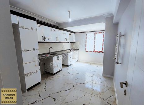 Şirinevlerde Devlet Hastanesine Yakın Satılık 2+1 Geniş Daire