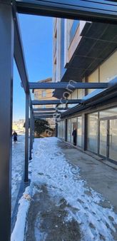 Pendik Esenler Mahallesi Ana Cadde Üzeri 300m2 Kiralık Dükkan