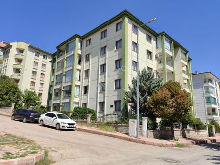 Cumhuriyet Mah Polatlar Cami Yanı Satlık 4+1 Ara Kat Daire