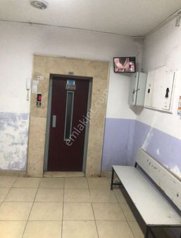 Metro Yakını Bağımsız Salon Yapılı Balkonlu 3+1+kilerli Asansörlü Demetlale Yenimahalle Ankara