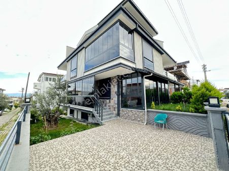 Pera Dan Çamlıbel Merkezi Konum Da Bahcelı 4+1 Dağ Manzaralı Villa