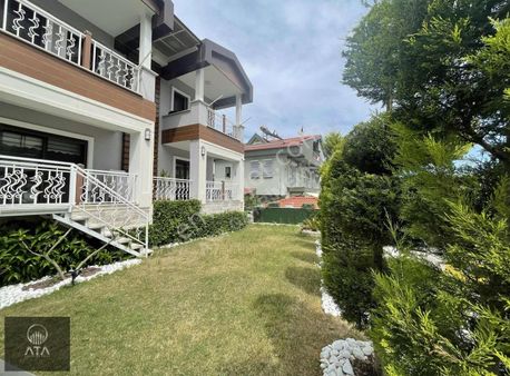 Atadan Armutalanda Havuzlu Sitede Bitişik Nizam 7+1 Genç Villa