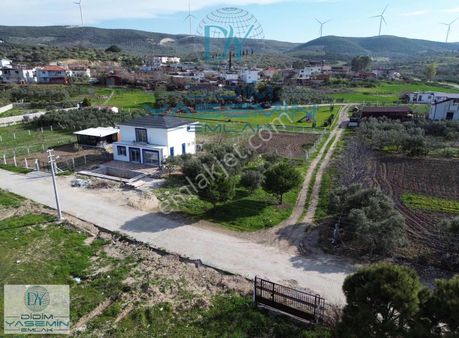 Didim Akyeniköy'de Satılık Köşe Arsa