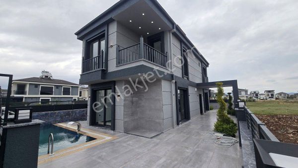 Didim Efelerde Havuzlu Satılık Müstakil Villa