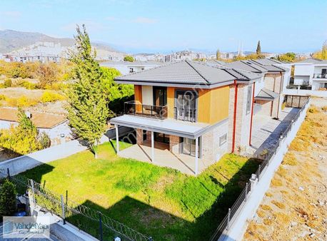 Vahdet'ten Satılık,bahçeli,otoparklı Sıfır 3+1 Ayrı Mutfak Villa