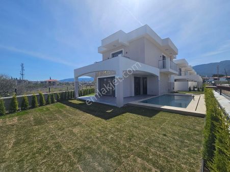 Kuşadası'nda Müstakil Özel Havuzlu 4+1 Villalar