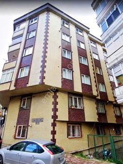 Serkan Gayrimenkulden Bahçelievler Kocasinanda 2+1 Düz Giriş 2006 Yapımlı