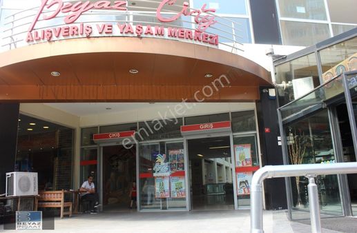 Beylikdüzü'nün Prestijli Noktasında Cadde Cepheli Köşe Dükkan