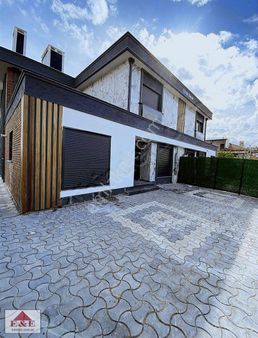 Yazırda Satılık 5+1 Lüks Villa