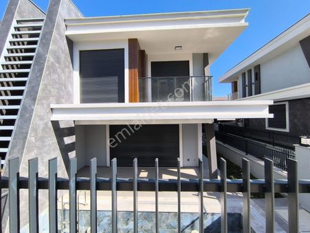 Havuzlu Müstakil Villa