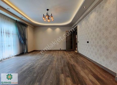 Bağımsız Mutfaklı Ebeveyn Banyolu Geniş Oturumlu 3+1 Daire