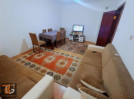 Topçu Merkez De Ulaşım Okul Yanı Katta 2+1 95.m'2