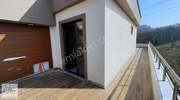 Başiskele'de Ultra Lüx Site İçerisinde 4+1 Çatı Dubleks Daire.