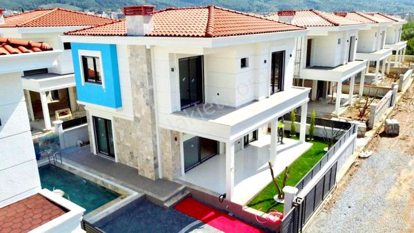 *rs Netten* Davutlar'da Denize Yakın Müstakil Özel Havuzlu Özel Otoparklı 3+1 Villa