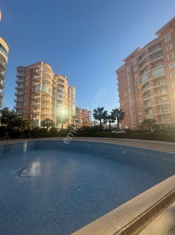 Havuz Manzaralı Satılık Daire