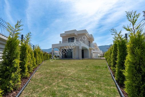 Kuşadası Davutlar Sahil'de Muhteşem Konum-manzara-ö.havuz Villa