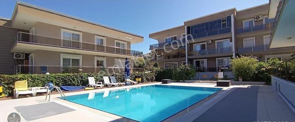 Yenifoça Defne Sitesi İçerisinde Kiralık Arakat Eşyalı 1+1 Daire