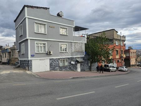 Cengiztopel Mahallesinde Köşebaşı 2+1 Satılık Müstakil Ev...