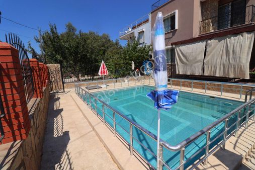 Seferihisar Doğanbey'de Satılık Masrafsız Müstakıl 5+1 Havuzlu Villa Yazlık