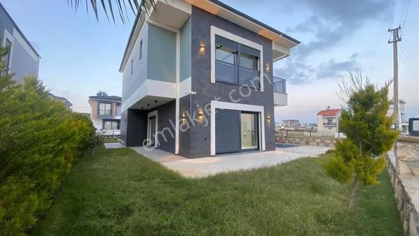 Didim Efeler Mahallesi'nde Göz Kamaştıran Tam Müstakil Havuzlu Villa