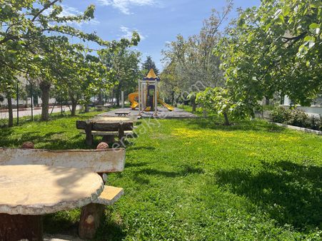 Kavuşturan Emlak'tan Altınoluk Güre Arası Satılık Bahçeli 2+1 Daire