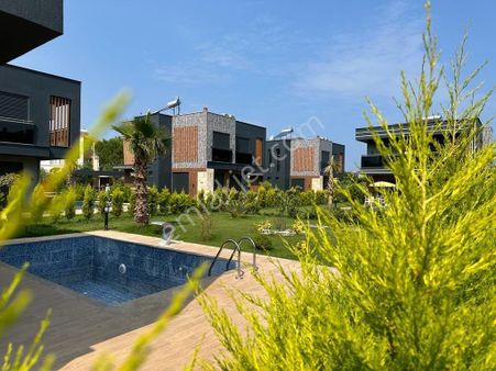 Kuşadası Güzelçamlı'da Fırsat Eşyalı-özel Havuzlu 4+1 Villa