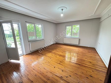 Zeytinköy Mahallesi'nde 3+1 Genişliğinde Ara Kat Masrafsız Daire