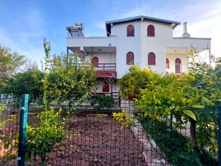 İzmir Seferihisar Ürkmez De Satılık Müstakil Havuzlu Yazlık Villa 4+1