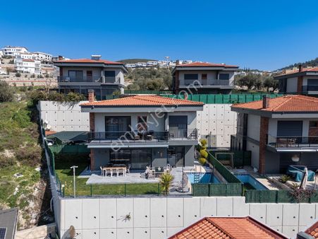 Kuşadası Marina Bölgesinde Deniz Manzaralı Müstakil Villa